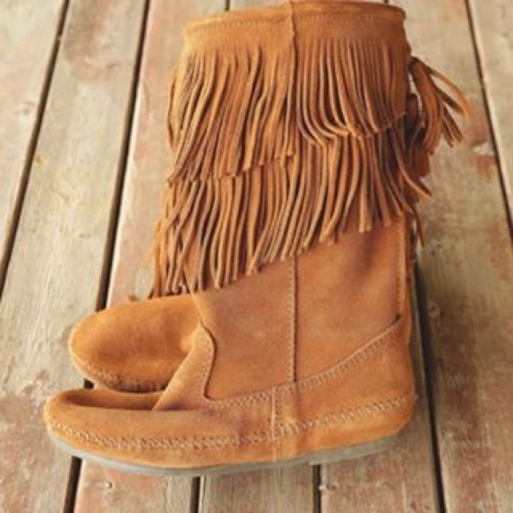 minnetonka moccasin boots